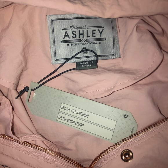 Lightweight Windbreaker - Picture 2 of 2